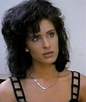 Onam yo‘qligida opa-singillar dadamni xursand qilayotgani haqidagi porno videoni tomosha qiling.