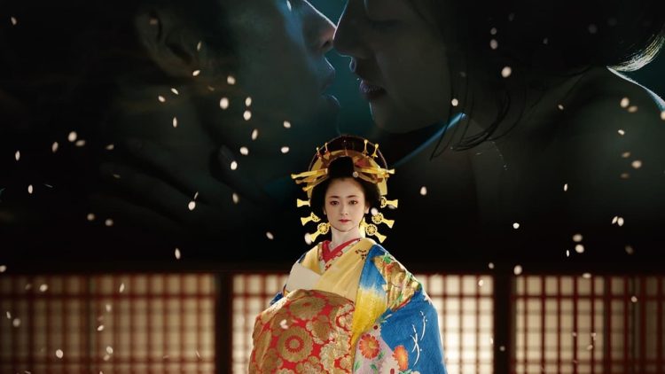 Erotik yalangoch onam uxlab yotgan video